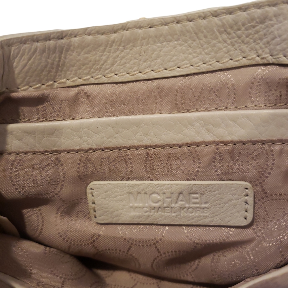 Michael Kors Charlton White Purse - Picture 8 of 11